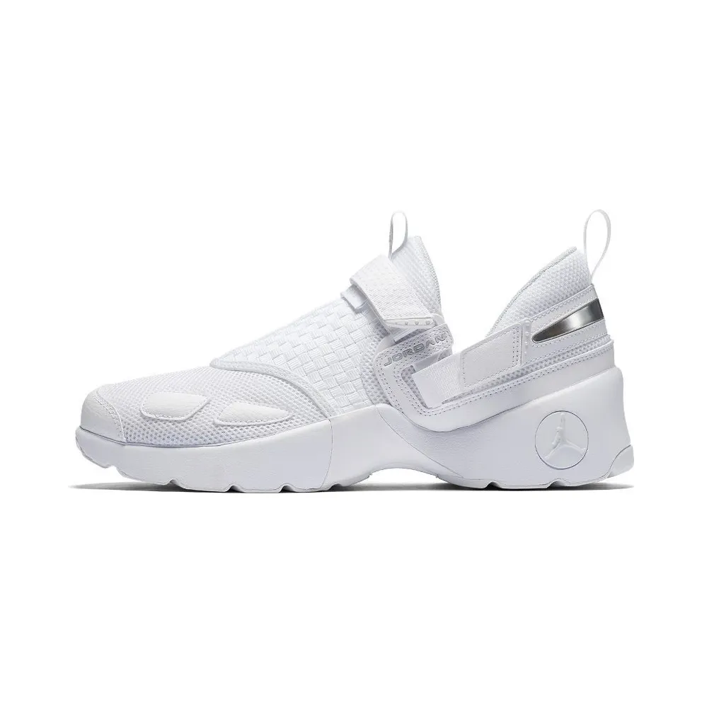 Jordan Trunner LX Triple White White/Pure Platinum (897992-100)