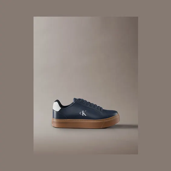 Calvin Klein Ck Baseline – Leather Signature “CALVIN NAVY/OFF WHITE/GUM” (YM0YM014350ZV)