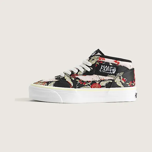 Vans Half Cab 33 Decon Vibram “Floral Tapestry” (VN00110EBLK): geborduurde bloemen op een skate-icoon