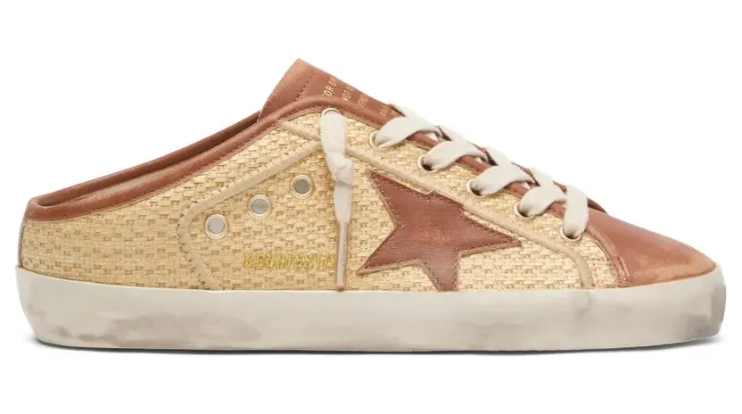 Golden Goose Super-Star Sabots aus Raffia mit ziegelrotem Stern zum Hineinschlüpfen Nude (GWF01098F008497)