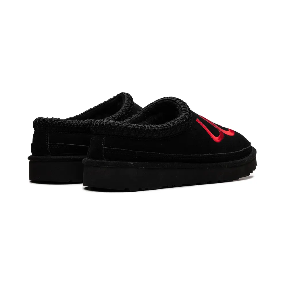 Ugg Tasman Logo Slide “Black / Samba Red” (1112448-BSMR)