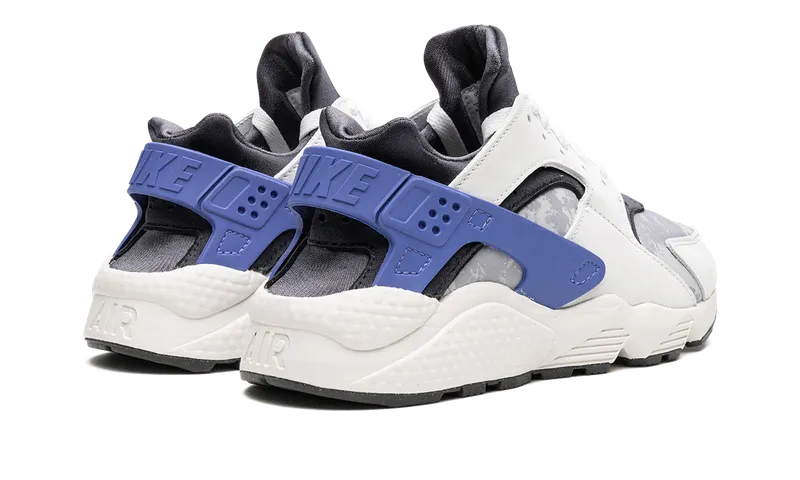 Nike Air Huarache “Social FC” (DR0286-100)
