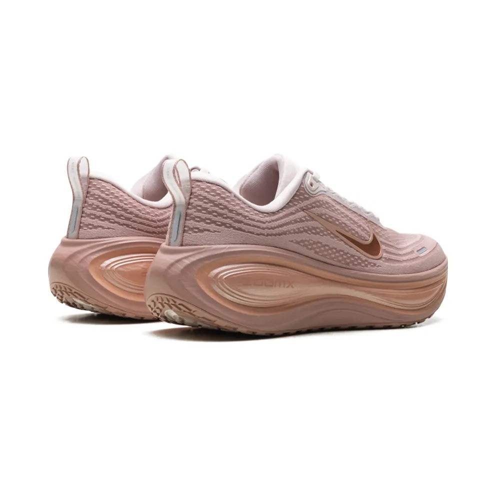 Nike Vomero Plus “Particle Pink / Rose Gold” (HV8154-601)