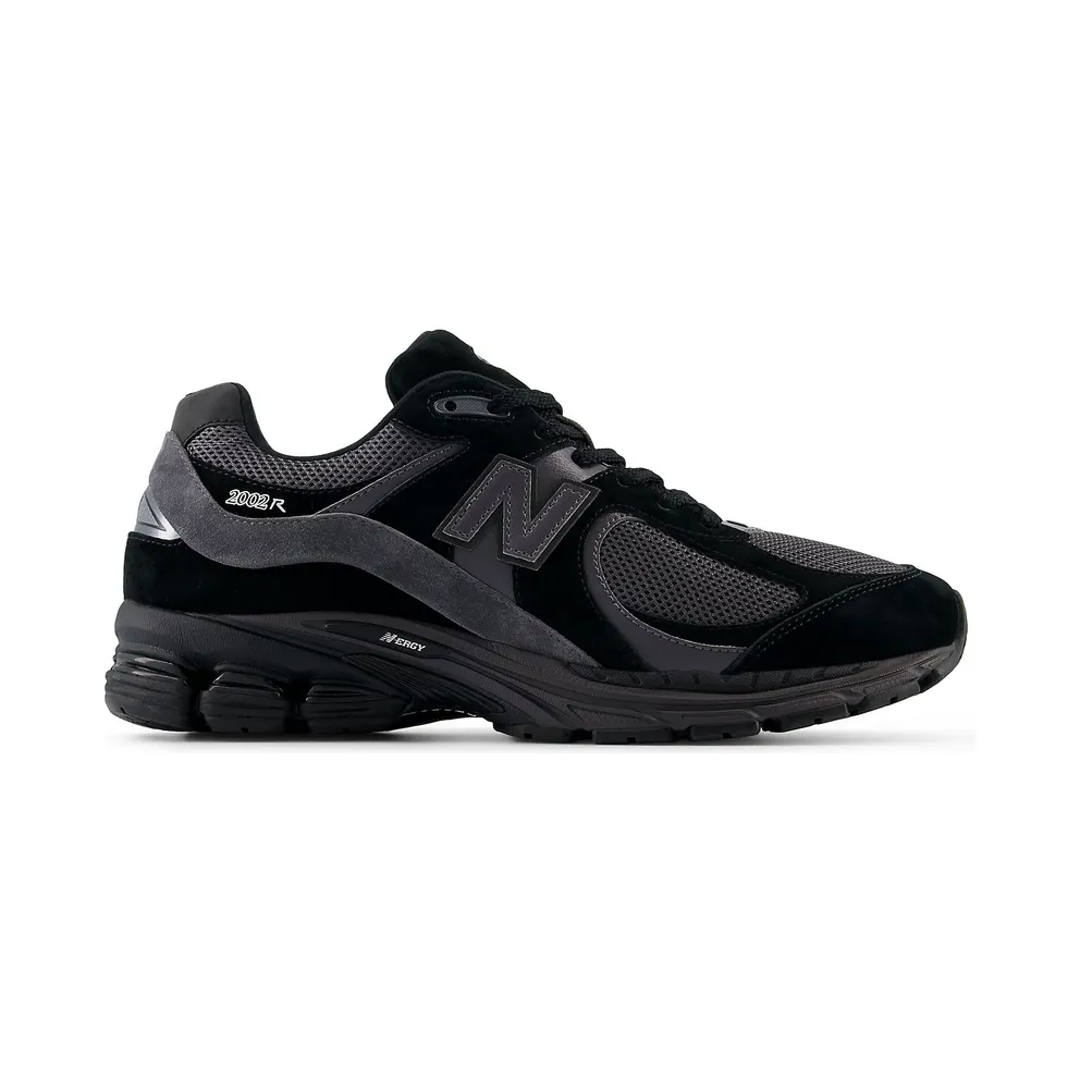 New Balance 2002R “Black Magnet” (M2002RBL)