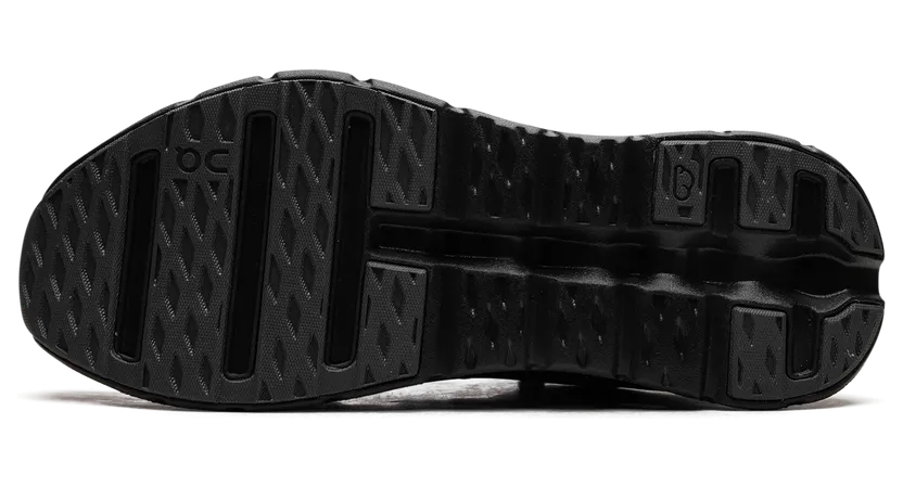 On Cloudtilt “Eclipse Black”: all-black comfort voor elke dag (4)
