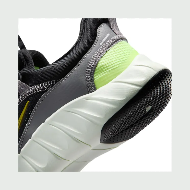 nike-free IQ5811-005