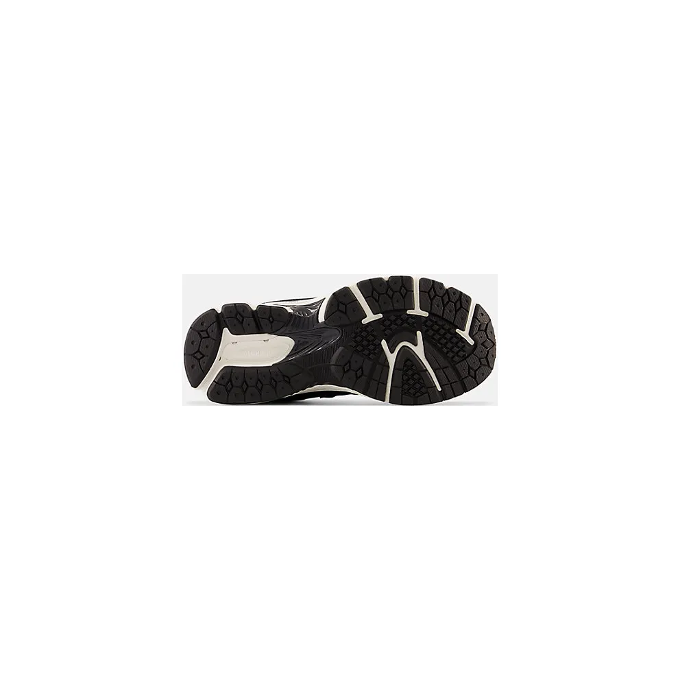 New Balance 2002R GS “Black” (GC2002BK)