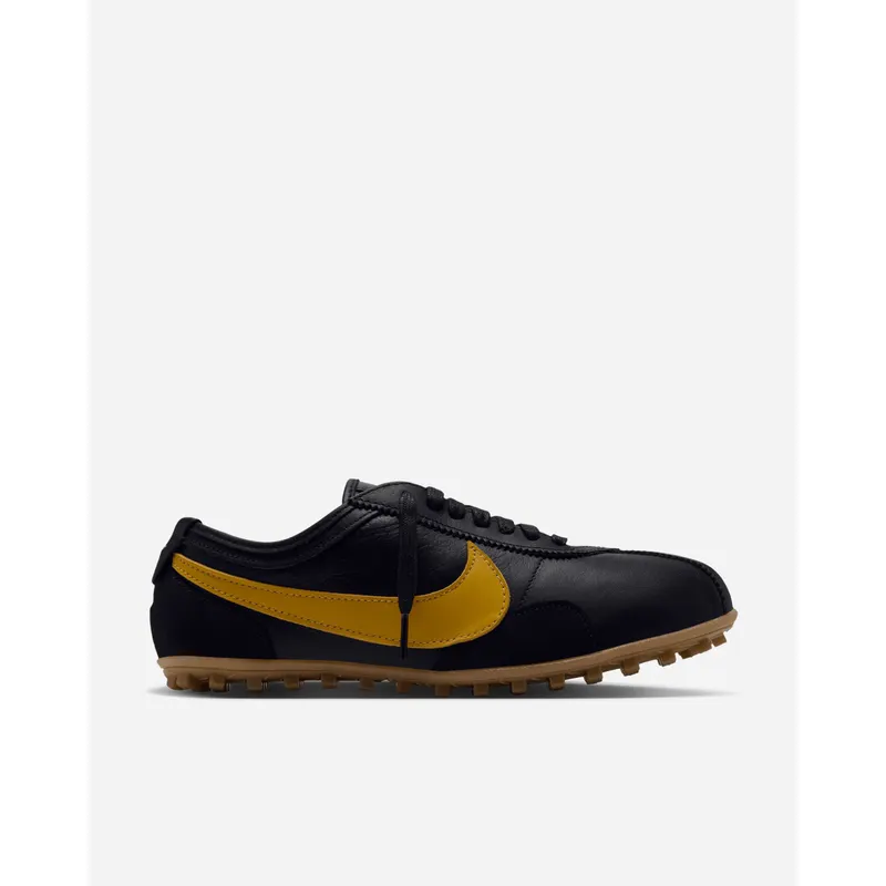Nike Moon Shoe OG Leather SP “Black” (IU3162-001): zwart leer met een okergele swoosh (2)