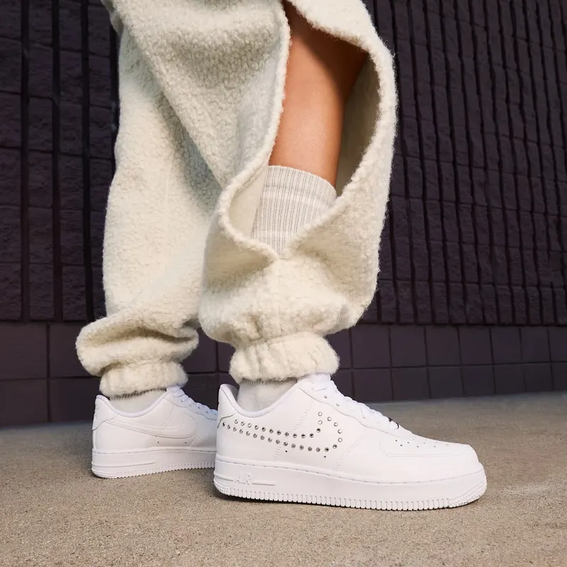 Nike AIR FORCE 1 LO “White / Metallic Silver” (FQ8887-100)