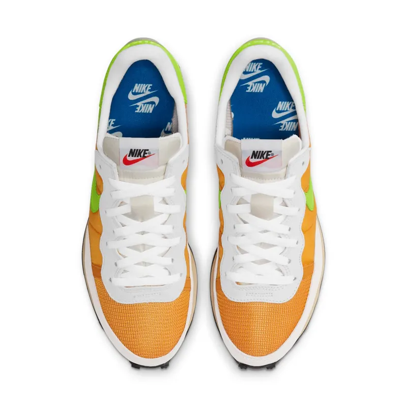 Nike Challenger OG Label Maker Kumquat