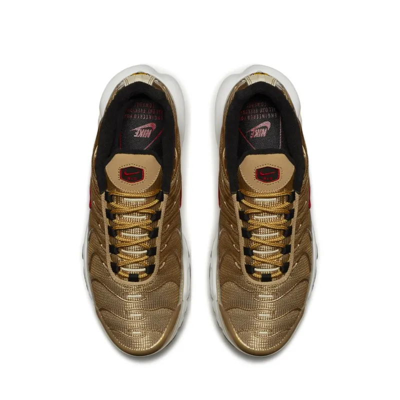 Nike  Air Max Plus Metallic Gold 2018 (W) Metallic Gold/Metallic Gold-University Red (887092-700)