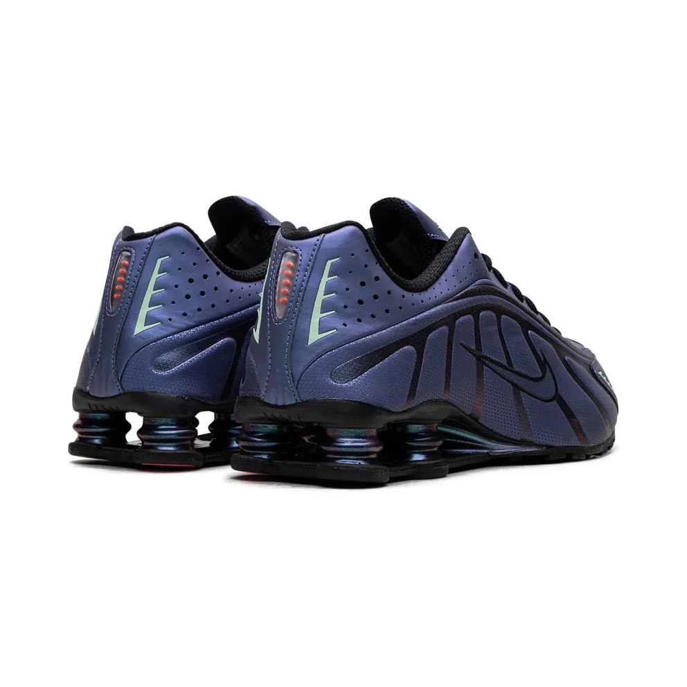 Nike Shox R4 “Iridescent” (HQ3446-001)