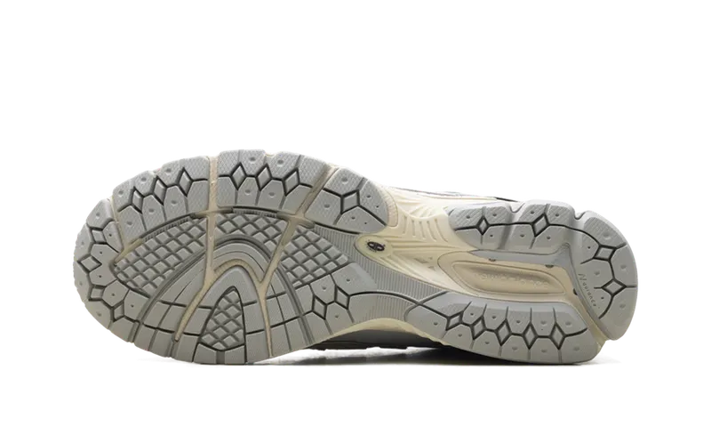 New Balance 1906R “Beige Light Grey White” (M1906RLZ)