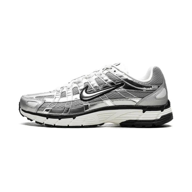 Nike P-6000 “Metallic Silver”: berekend, en juist daarom raak