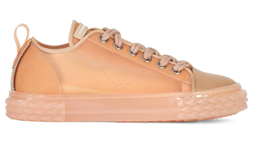 Giuseppe Zanotti Sneakers en vinyle rose nude transparent avec bout en cuir ton sur ton. complétées par une étiquette signature en caoutchouc et une semelle blabber à effet relief. (RS10044001)