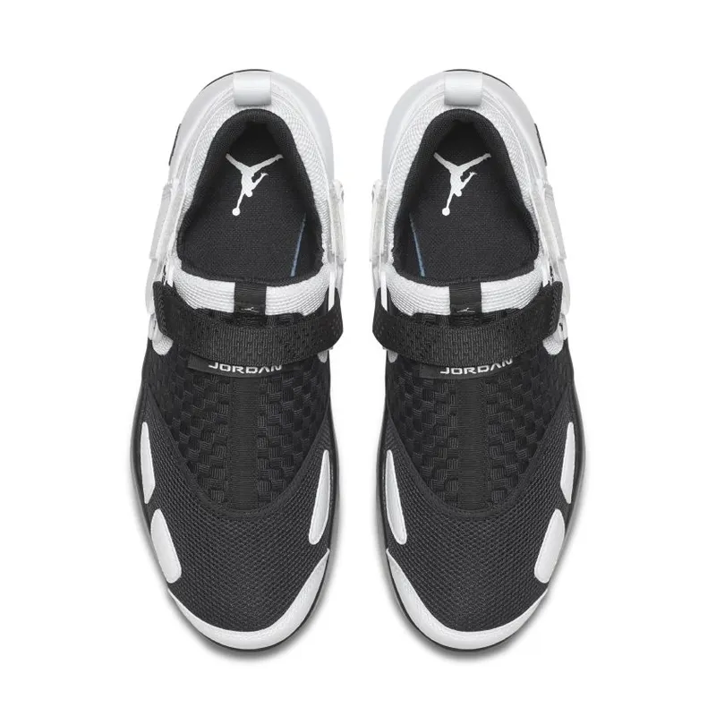 Jordan Trunner LX Black White Black/White (897992-010)