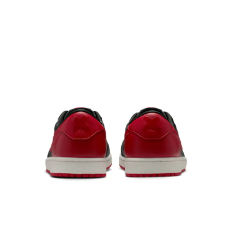 Air Jordan 1 Low “Banned (2026)”: de mythe gaat weer op tournee (6)