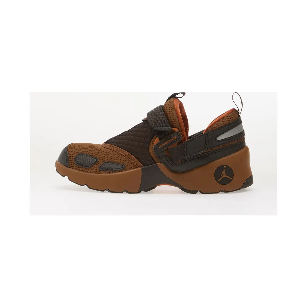 Jordan Trunner Light British Tan / Reflective Silver / Weiß / Desert Orange