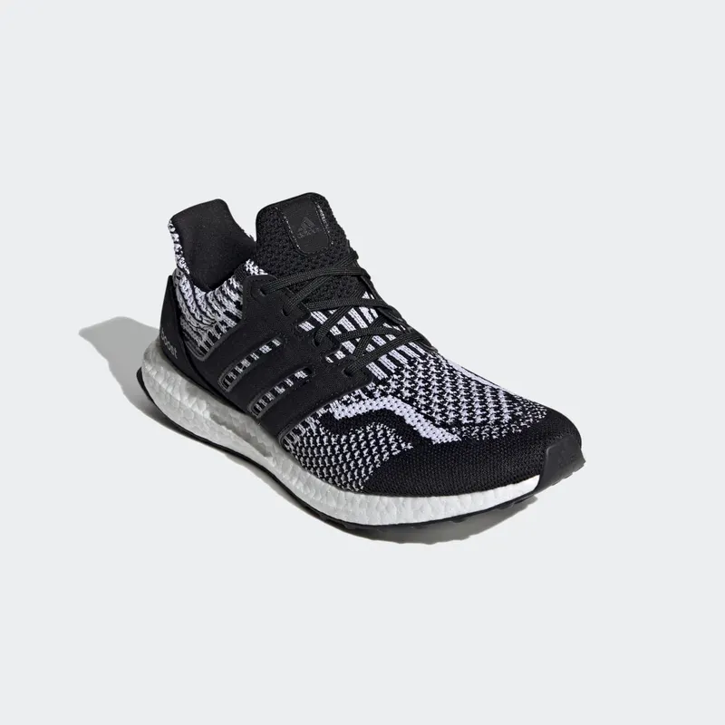 adidas Ultraboost 5.0 DNA Core Black / Core Black / Cloud White (FY9348)