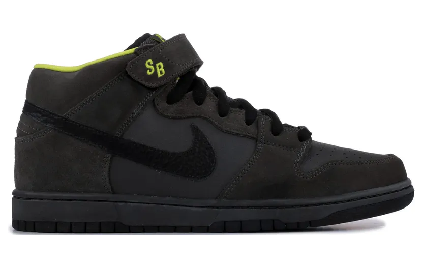Nike SB Dunk Mid Batman