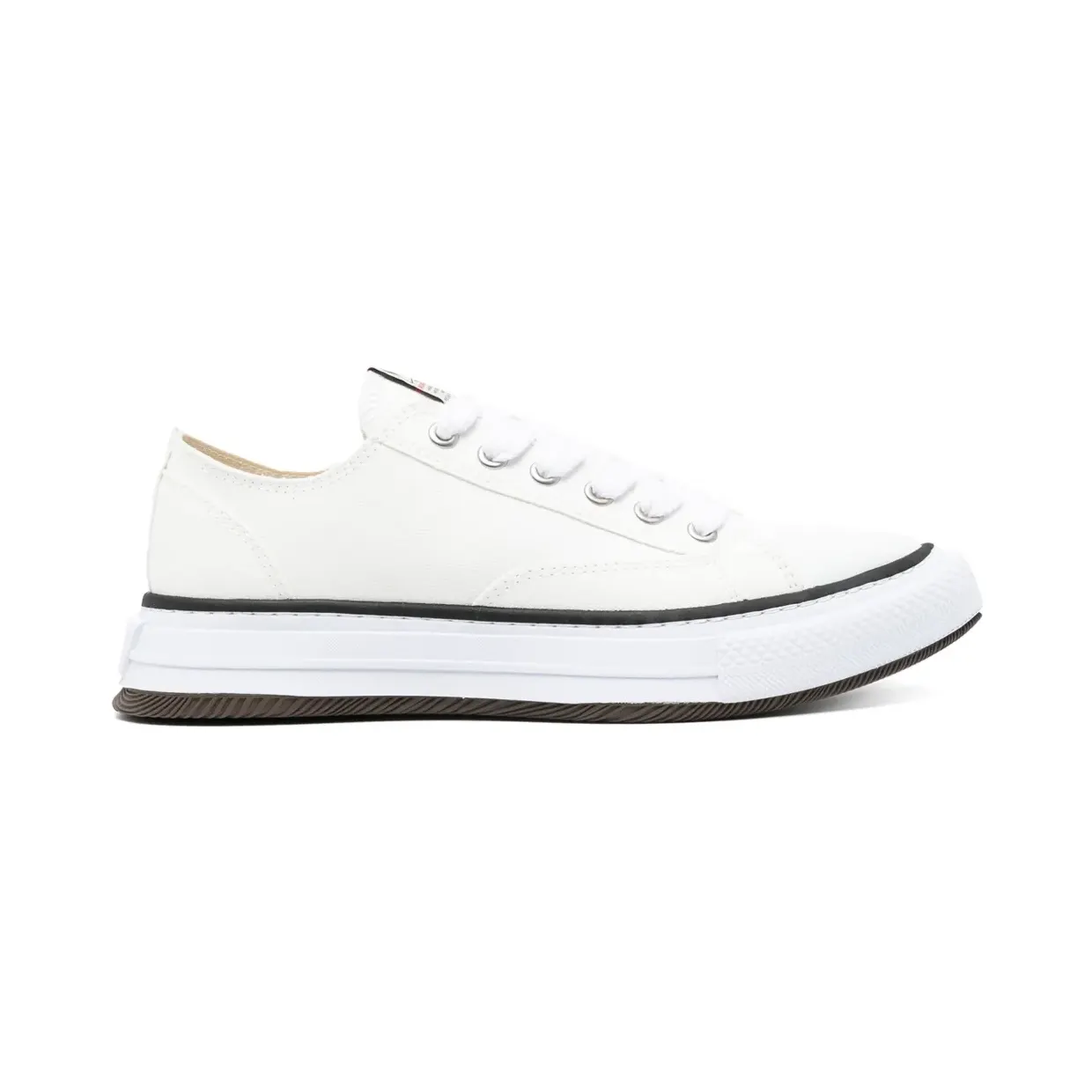 Maison Mihara Yasuhiro Yucca mit spitzer Kappe “White” (B12FW702)