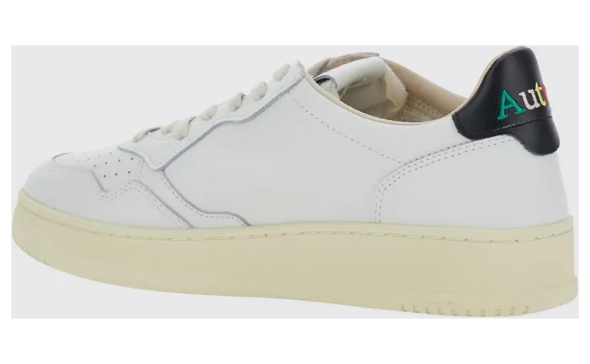 Autry Medalist Low Trainers in Smooth Calfskin with Perforated Toe Black (AULMBG02) (2)