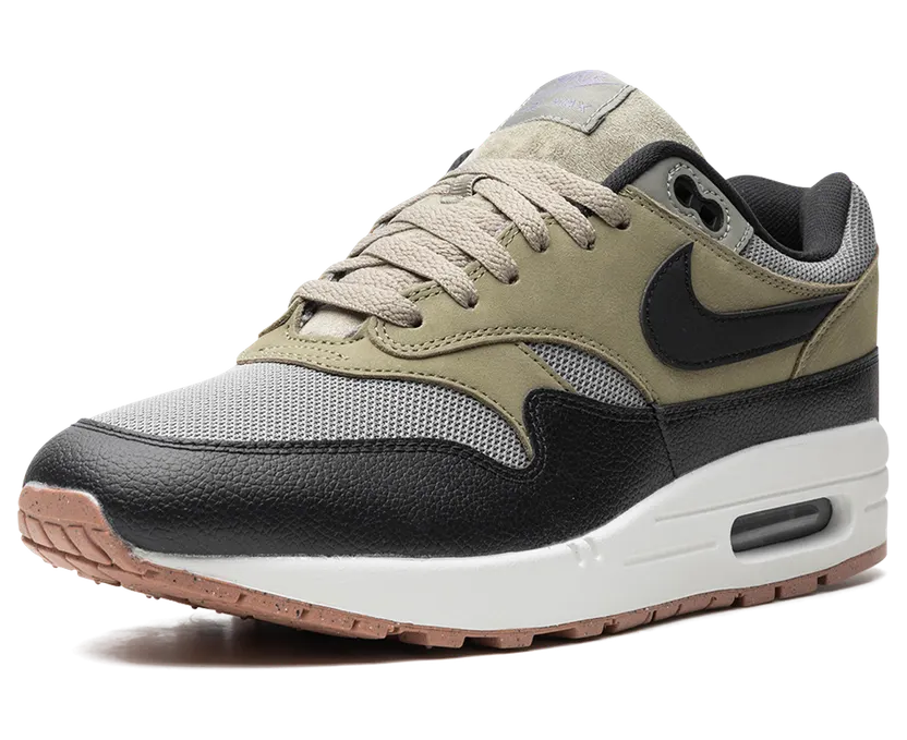 Nike Air Max 1 “Dark Stucco”: olijf, grijs en zwart onder vrijwel elke broek (3)