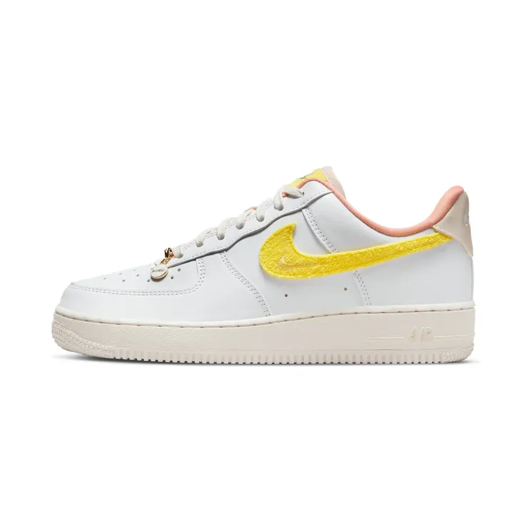 Nike AIR FORCE 1 ’07 LX Mama “White / Phantom / Pearl White / Yellow Strike” (DV2183-100)