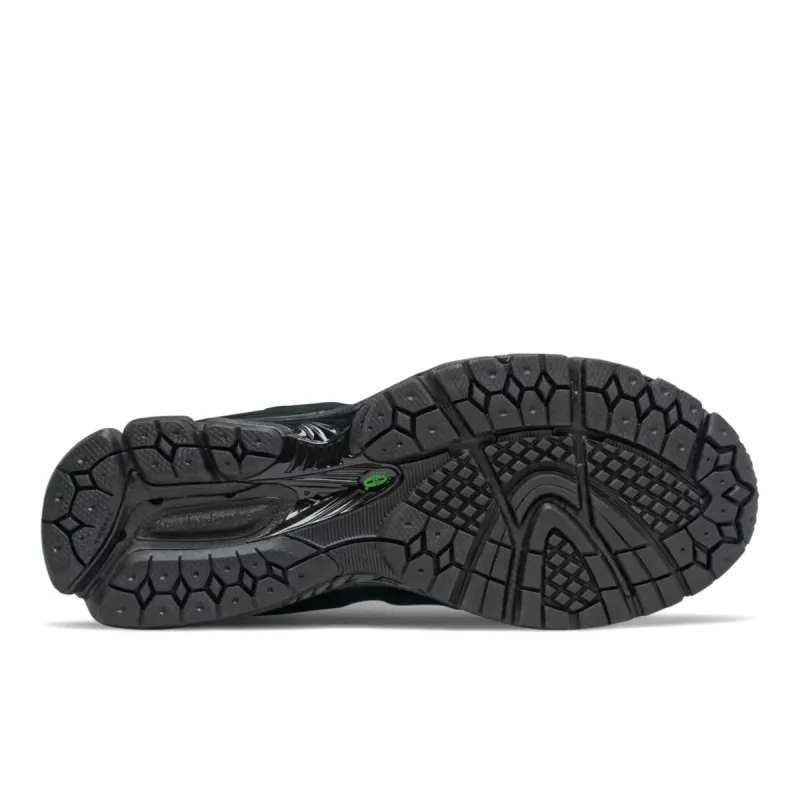 New Balance 2002R Black Green (ML2002RO)
