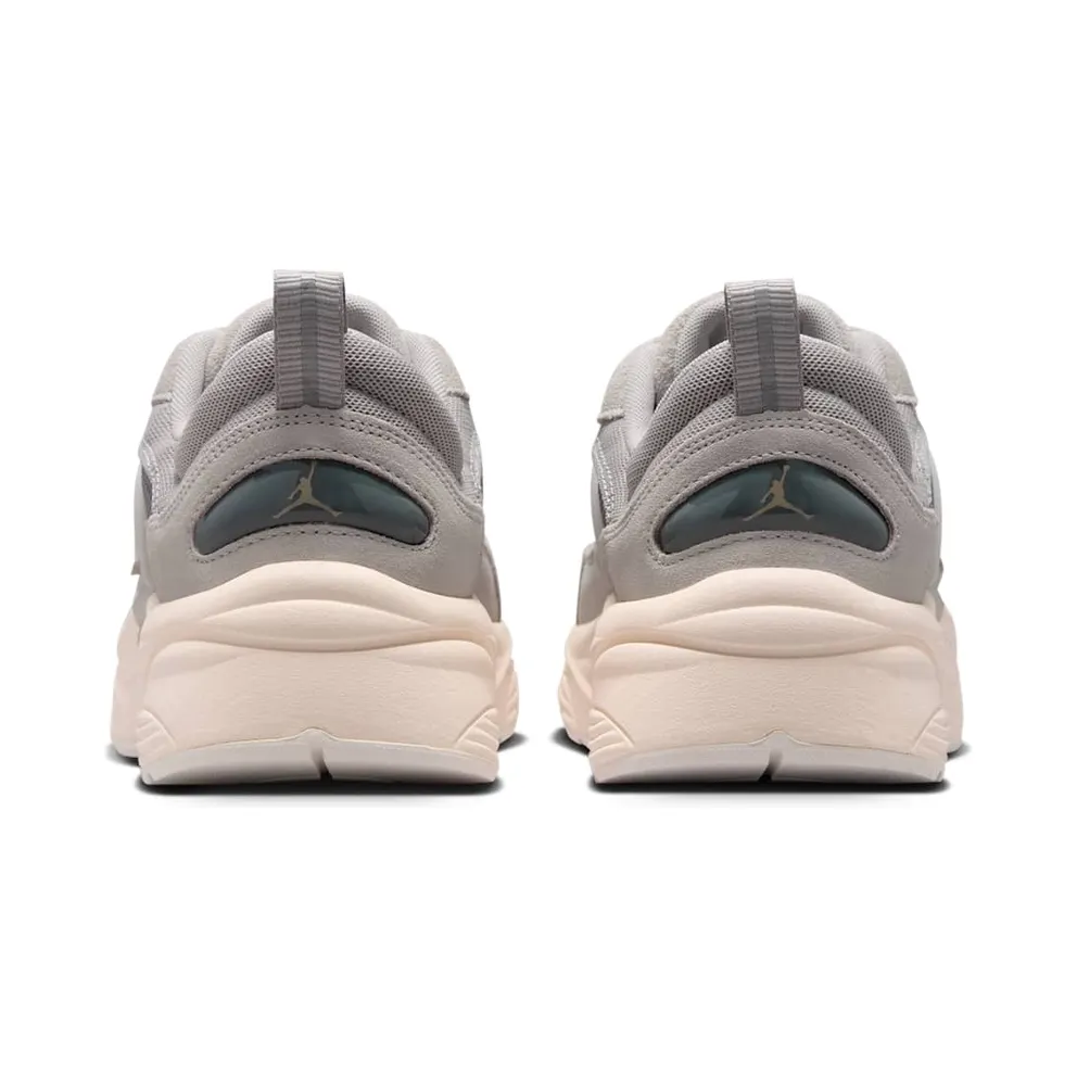 Jordan Trunner Light Iron Ore/Smoke Grey/Chalk/Legend Medium Brown (IB3722-011)