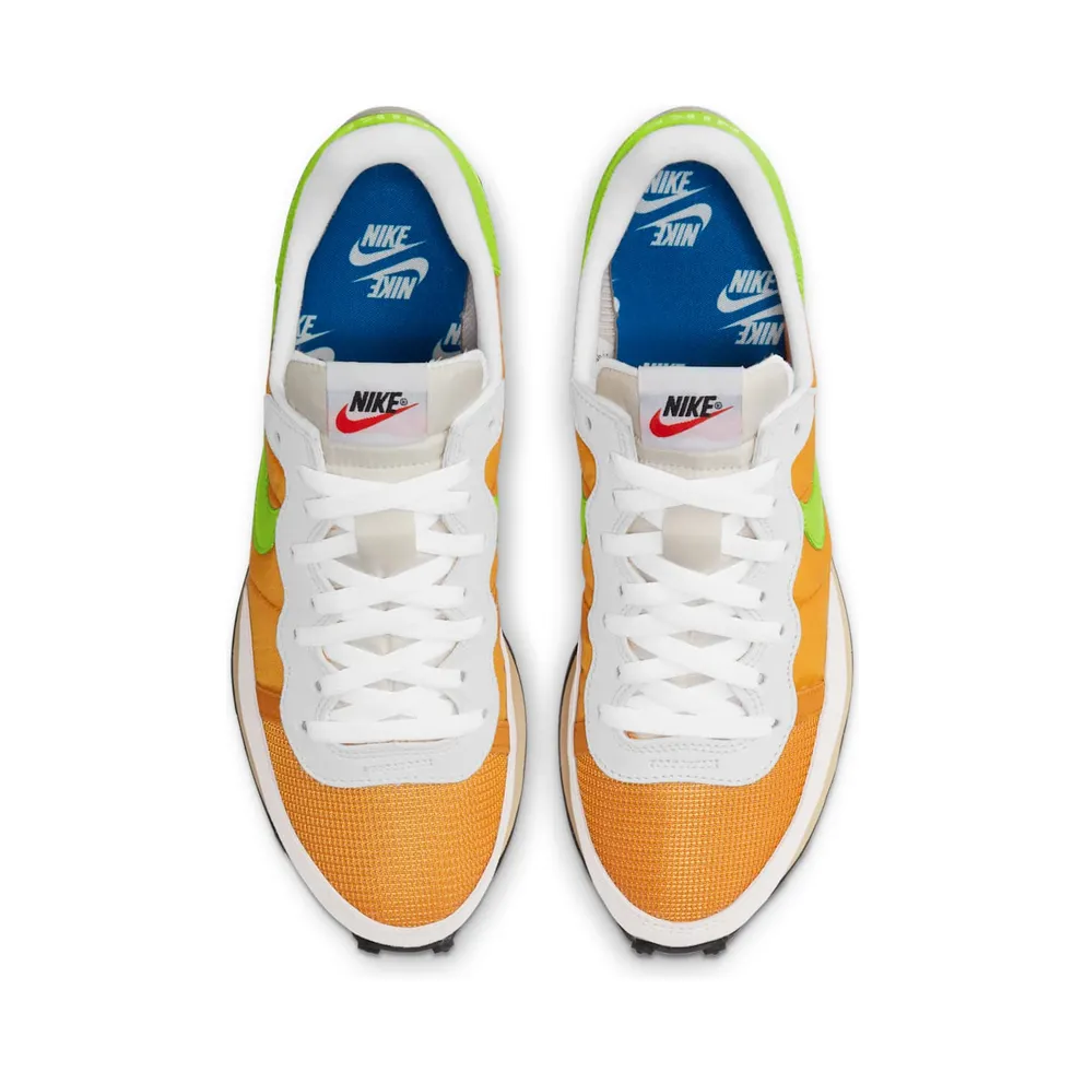 Nike Challenger OG Label Maker Kumquat