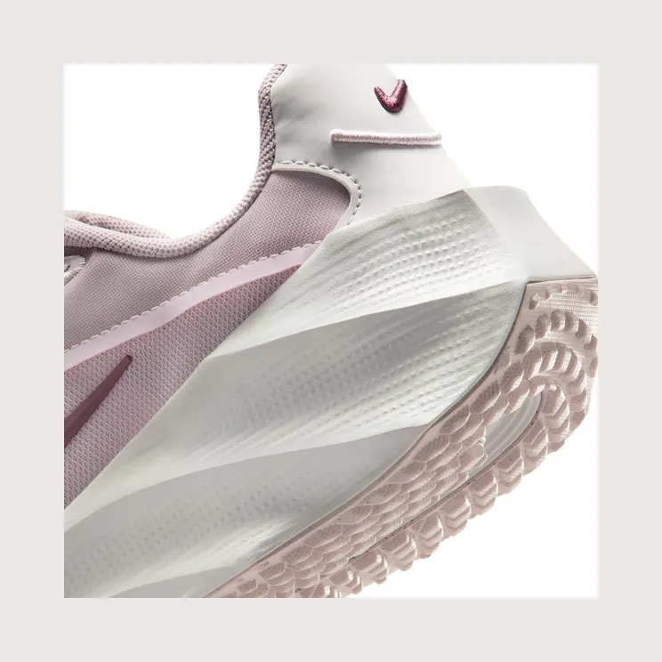 nike-aura-edge HQ7025-001