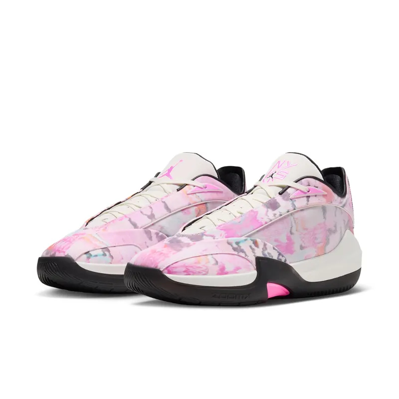 Jordan Triangle – NY vs. NY – “Sail / Black / Pink Beam” (IO3373-100)