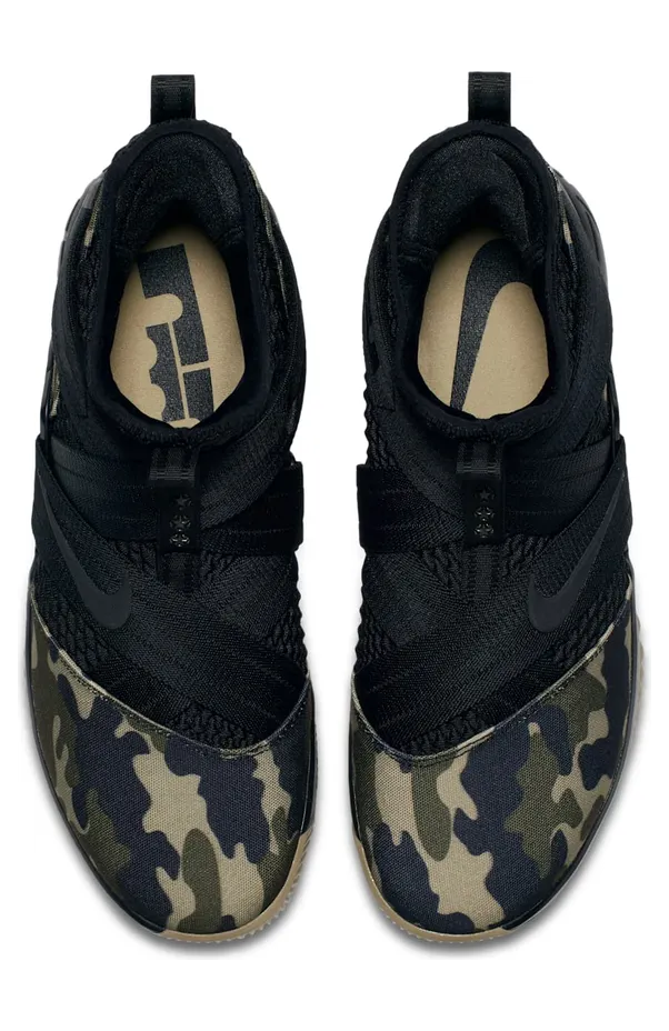 nike-lebron AO4054-001