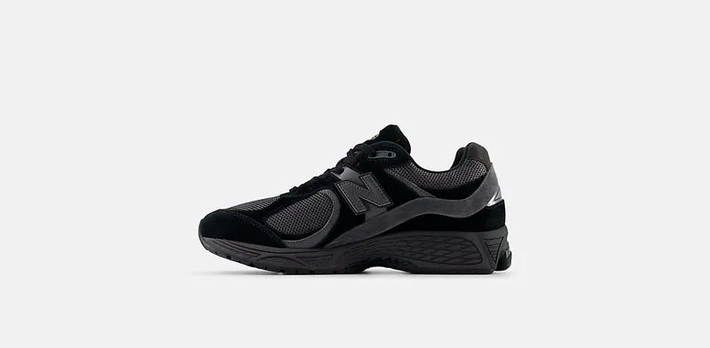 New Balance 2002R “Black Magnet” (M2002RBL)