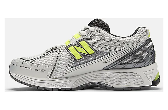New Balance 1906 “Light Silver Metallic”: Silber mit grünem Unterton (2)