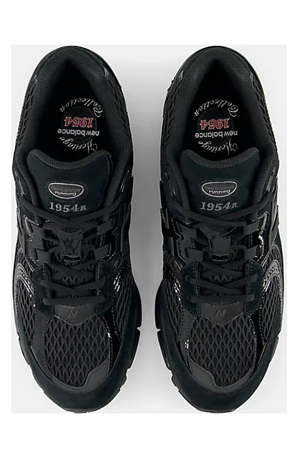 New Balance 1954R “Triple Black”: der Tech-Runner für jeden Tag (3)