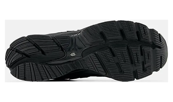 New Balance 1954R “Triple Black”: der Tech-Runner für jeden Tag (5)