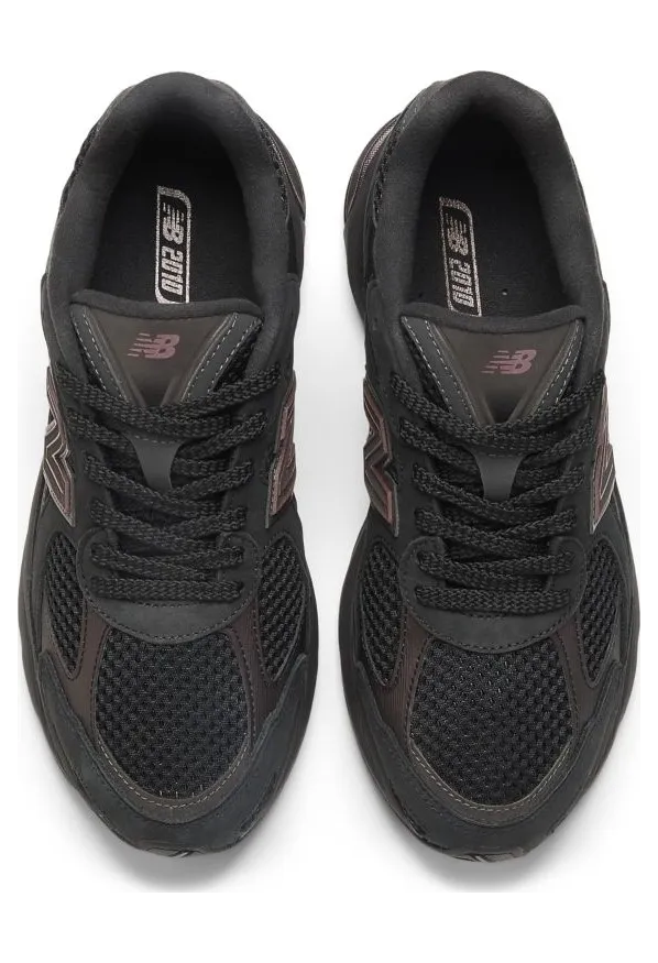 New Balance 2010 “Black Iridescent”: Schwarz mit Ölglanz (3)