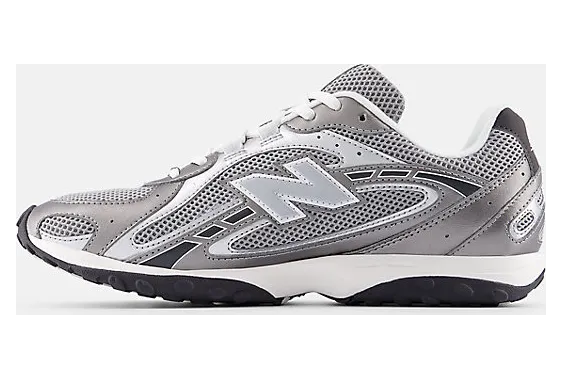New Balance 204L “Dark Silver Metallic”: flach, glänzend und berechnet (2)
