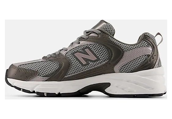 New Balance 530 “Black Metallic”: das Daily-Biest im Stealth-Modus (2)