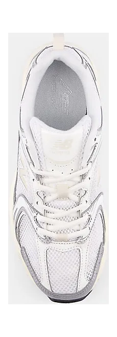 New Balance 530 “Silver Metallic/Linen”: der Allrounder mit Wärme (3)