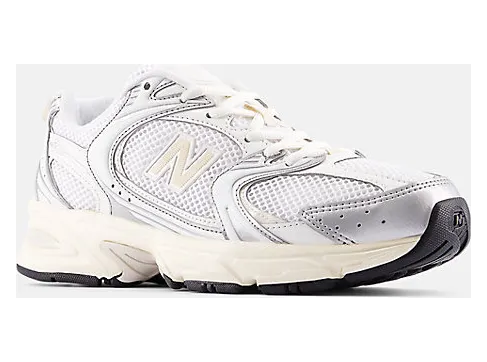 New Balance 530 “Silver Metallic/Linen”: der Allrounder mit Wärme (4)