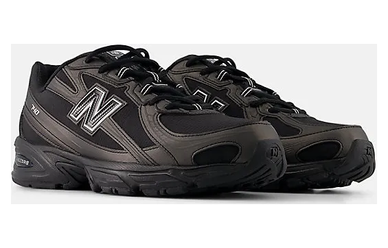 New Balance 740 “Black Silver Metallic”: Schwarz mit Schärfe (4)