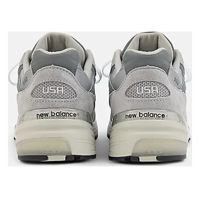 New Balance 992 “Grey Silver Metallic”: Made-in-USA-Riese mit Glanz (5)