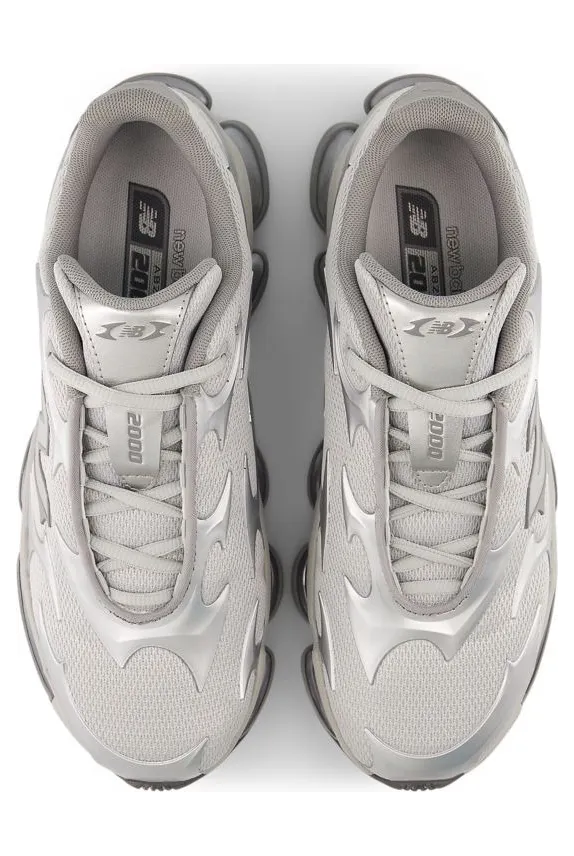 New Balance Abzorb 2000 “Silver Metallic”: Silber trägt sich wie Grau (3)