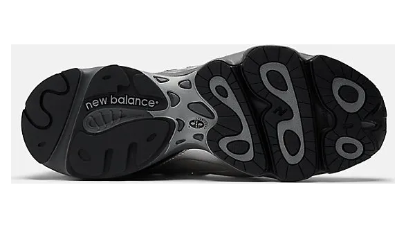 New Balance 1000 “Silver Metallic”: Retroglanz für jeden Tag (5)
