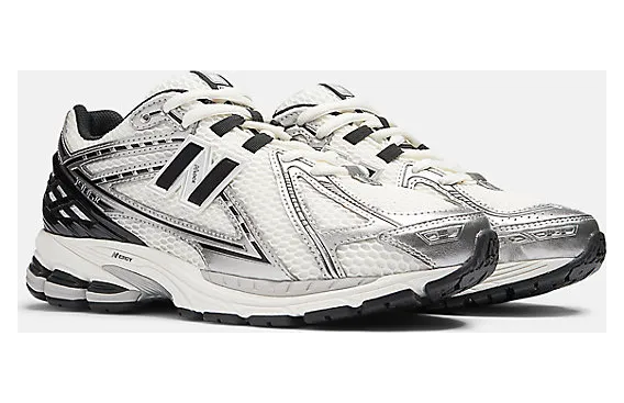 New Balance 1906R “Silver Metallic”: Chrom auf Straßenniveau (4)