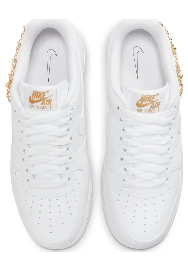 Nike Air Force 1 “Lucky Charms”: der weiße Sneaker, der seinen Schmuck schon mitbringt (4)