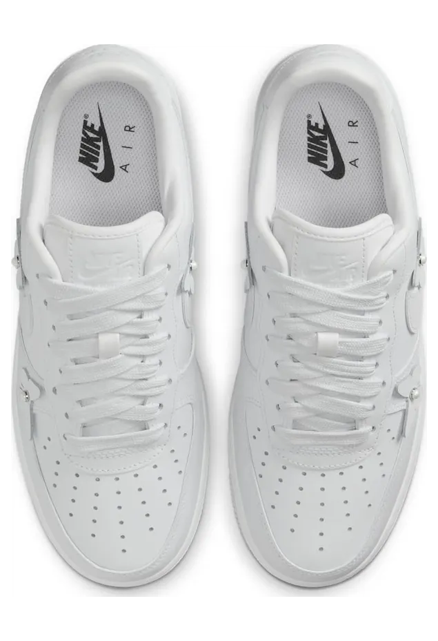 Nike Air Force 1 Low “Butterfly”: der weiße AF1 mit einer Geschichte (4)